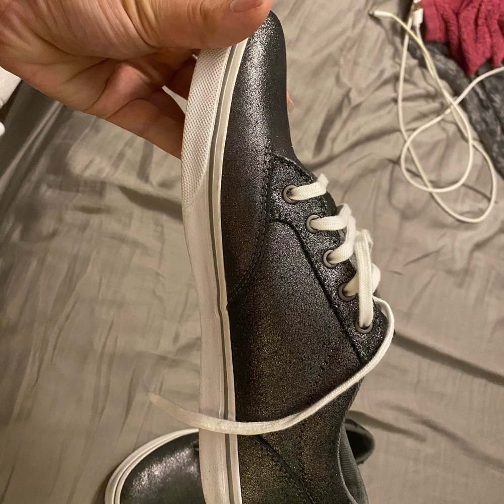 Vans - Picture 2 of 7